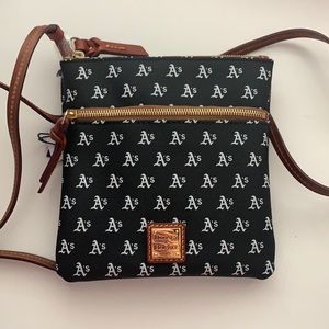BRAND NEW Dooney & Bourke Purse!!